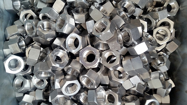 不銹鋼標(biāo)準件的材料選擇要考慮的因素有哪些？